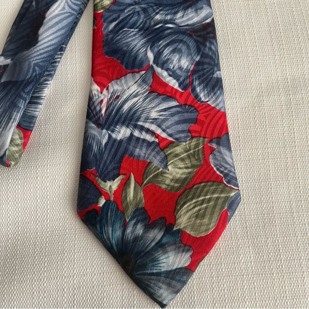 Vintage Envoy Limited Edition Floral Necktie Tie Red Blue Green